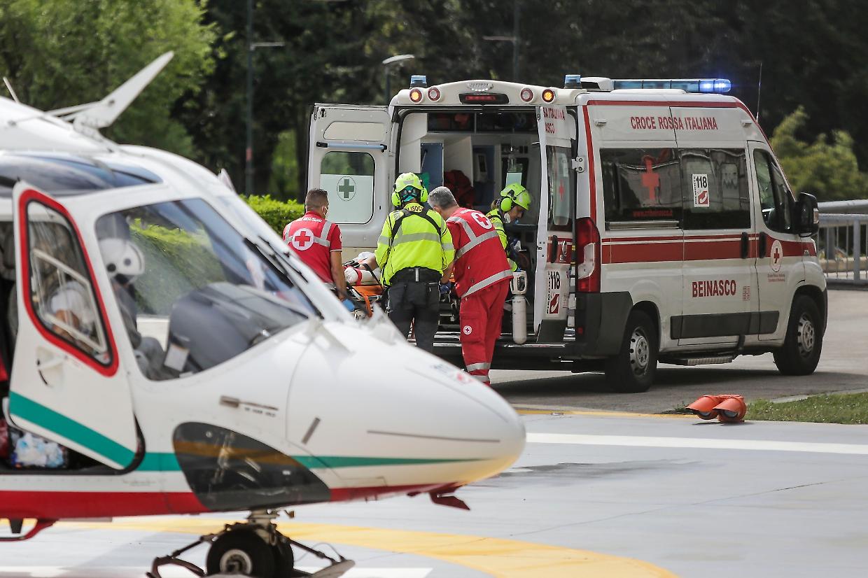 A 15 anni si schianta contro un furgone: ora è gravissimo al Cto