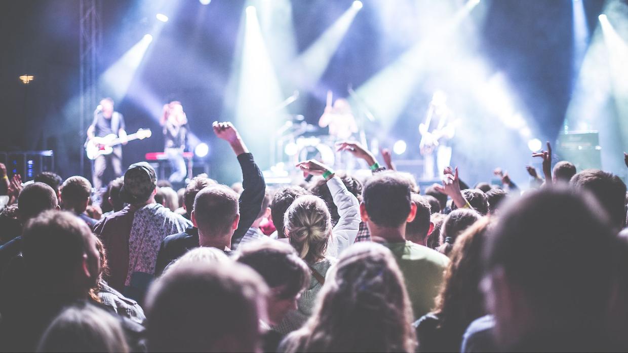 Biglietti per l'evento di Radio Kiss Kiss sold out in pochissimi minuti: dove sono finiti?