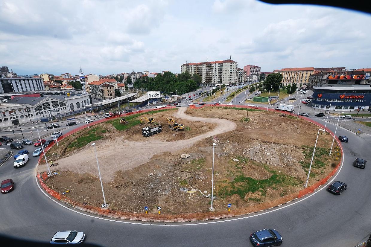 Piazza Baldissera, il cantiere si allarga: prime code ma il peggio deve arrivare