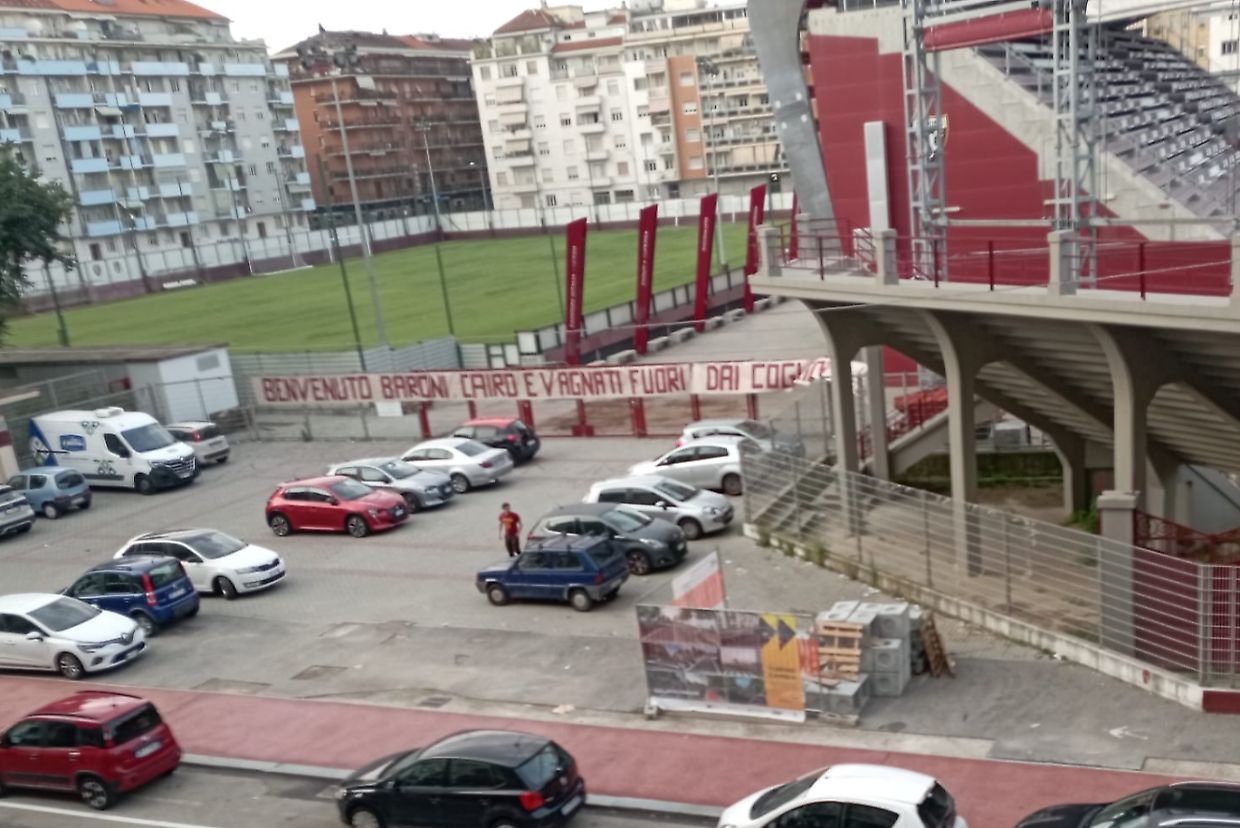 "Benvenuto Baroni. Cairo e Vagnati...". Ancora uno striscione davanti al Filadelfia