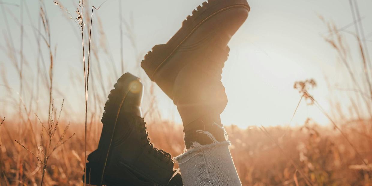Dr. Martens chiude l’anno con risultati in calo, ma guarda al futuro con ottimismo