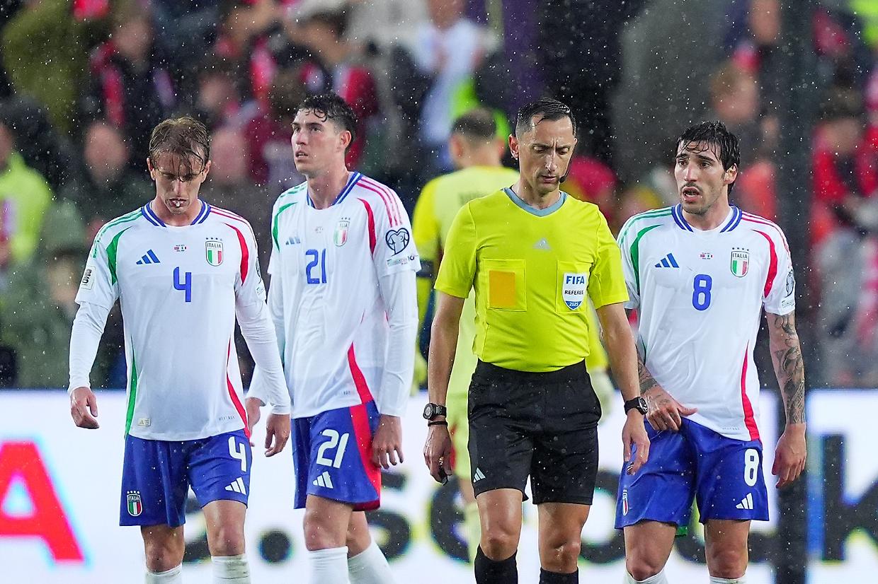 La disperazione degli azzurri in Norvegia-Italia 3-0 (foto LaPresse)