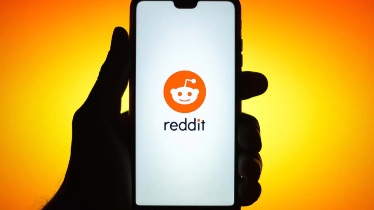 Reddit fa causa a Anthropic: violato l'uso dei suoi contenuti per addestrare l'AI Claude
