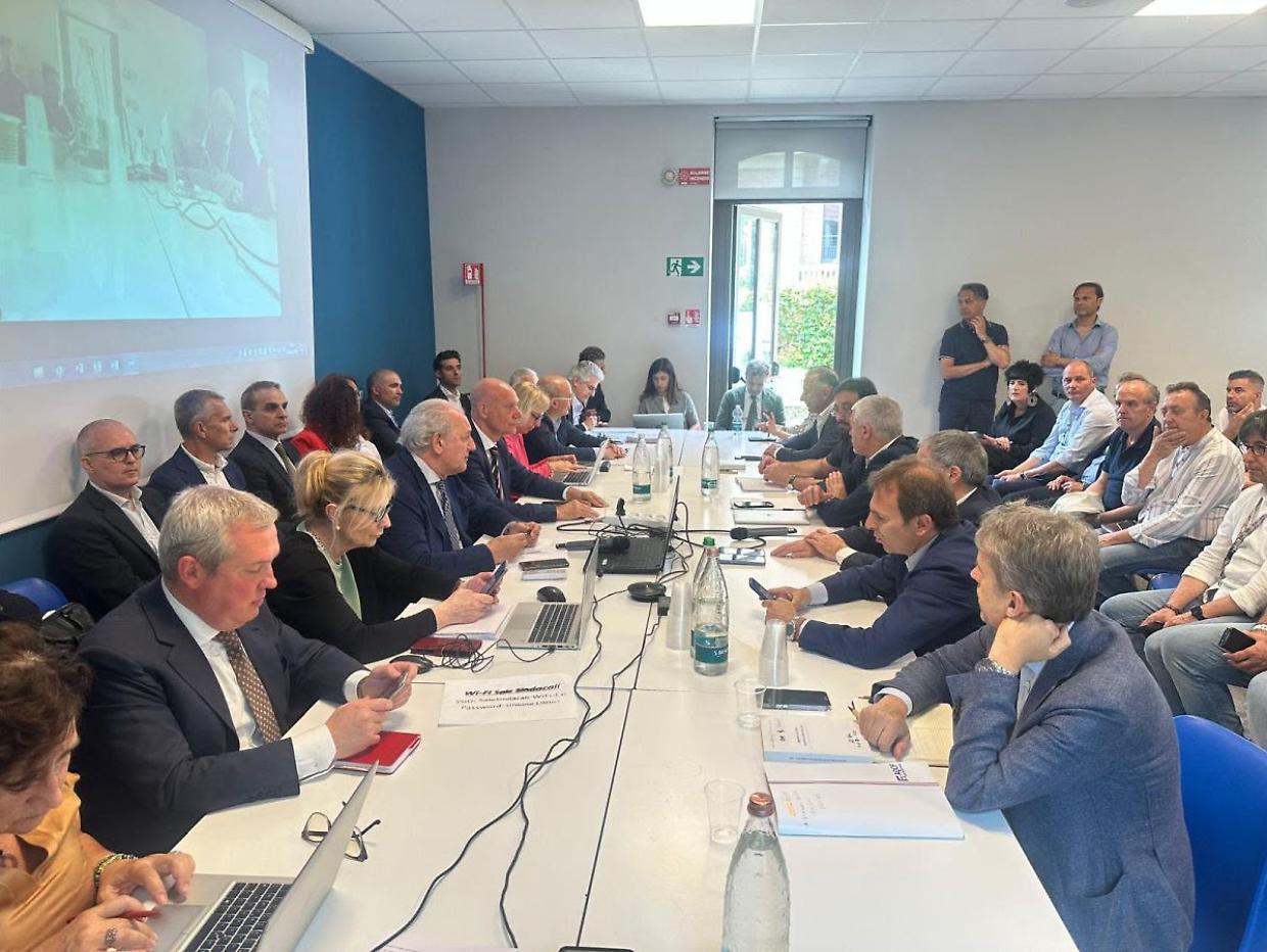 Stellantis, accordo raggiunto con i sindacati sul rinnovo del contratto per il 2025-2026