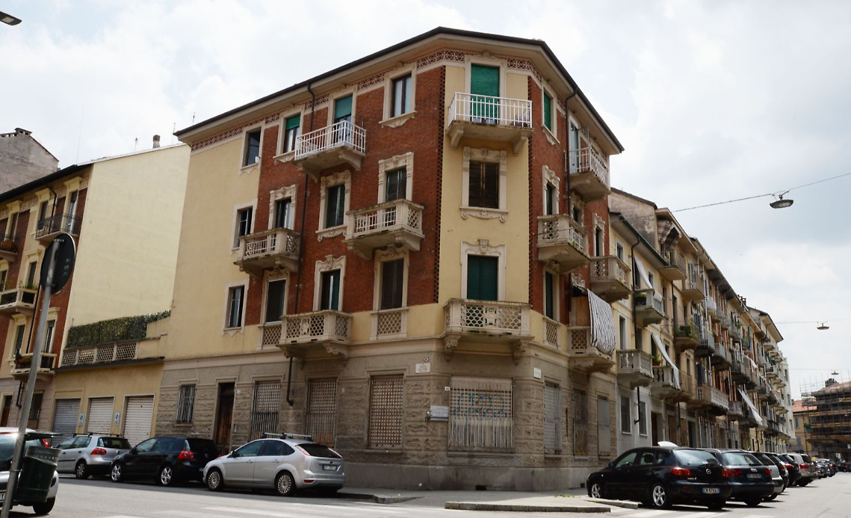 La "crack house" di via Palestrina 43