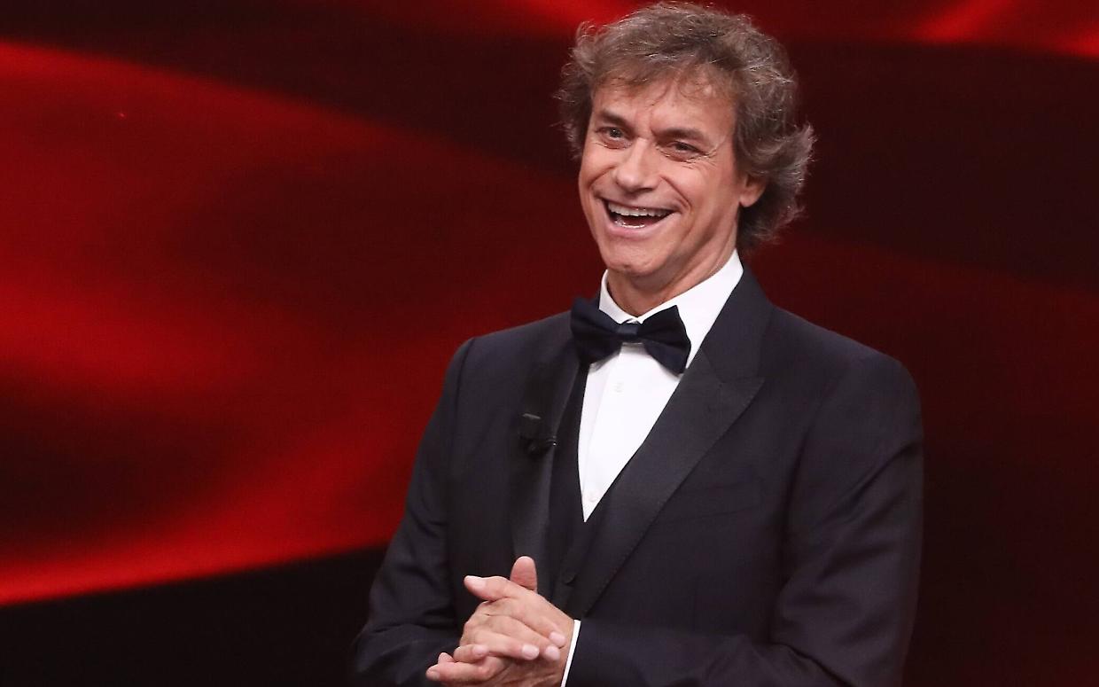 Alberto Angela smentisce il blocco su WhatsApp alla cantante: "Francesca Michielin? La ammiro, è bravissima"