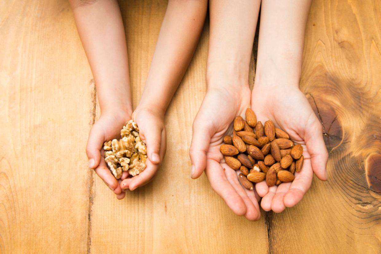 Il fenomeno delle "almond mom", quando l'ossessione per la dieta diventa un pericolo familiare