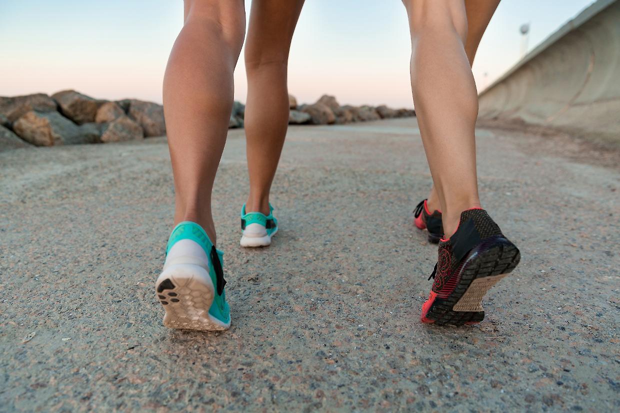 "Camminata giapponese": il trend che combina alta e bassa intensità per migliorare la salute