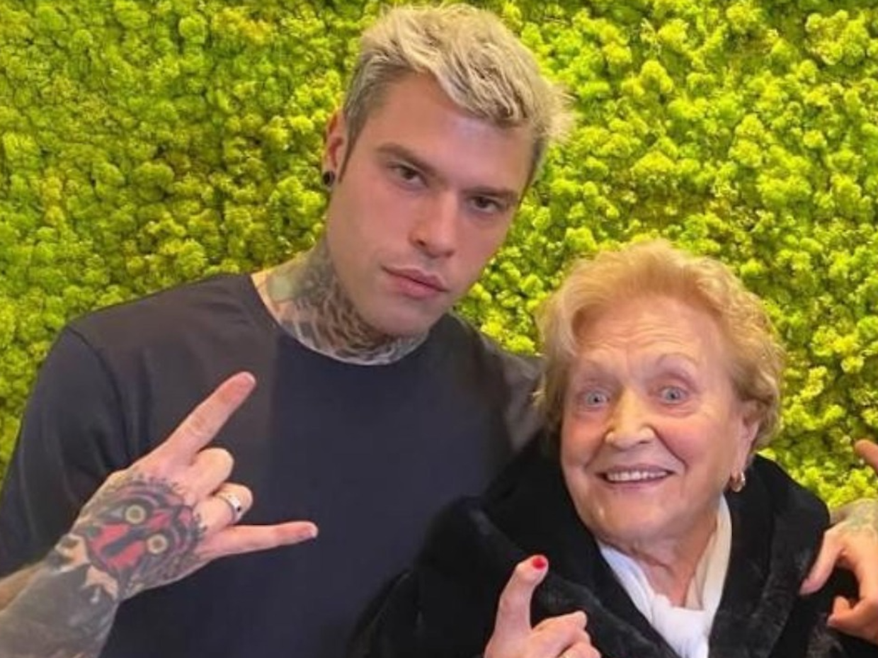 Fedez piange la sua fan numero uno: ciao Nonna Luciana