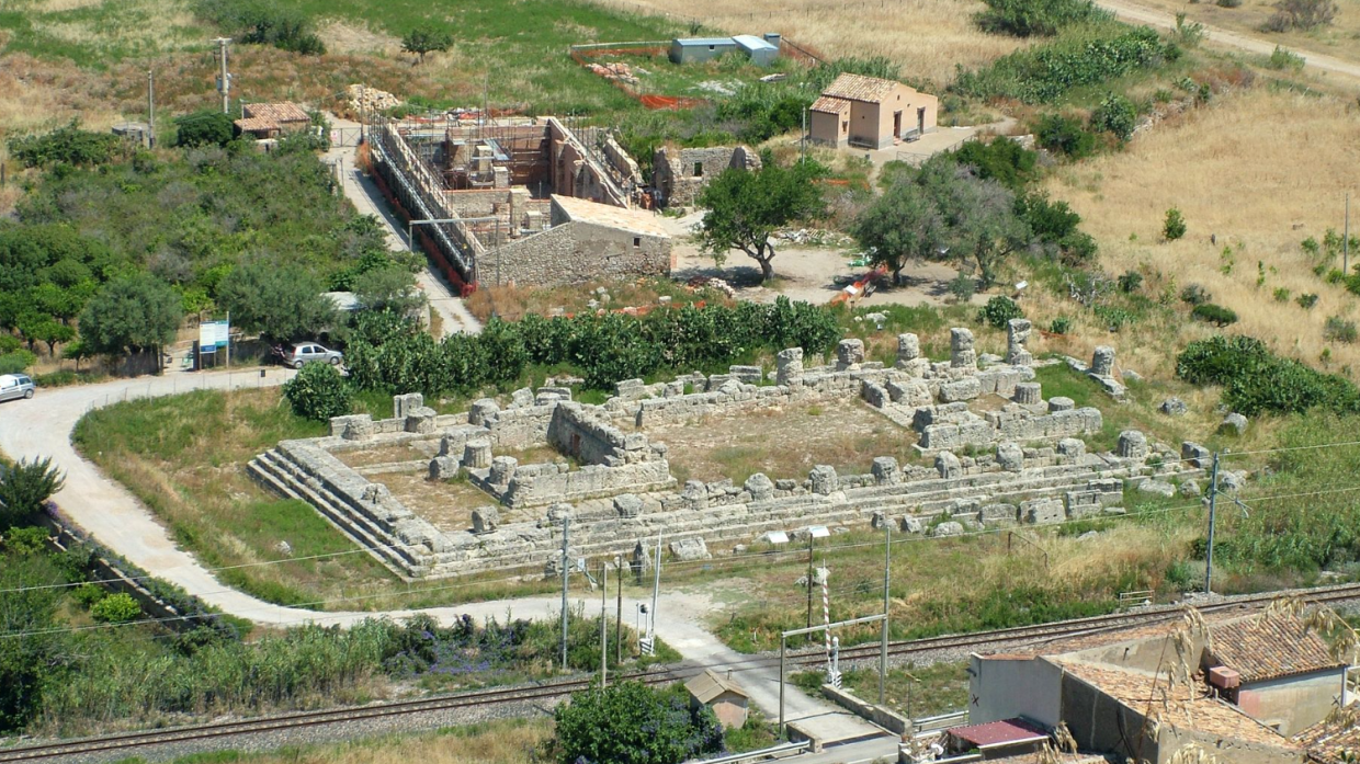 Himera dagli alti dirupi: la mostra che racconta la più grande necropoli greca della Sicilia