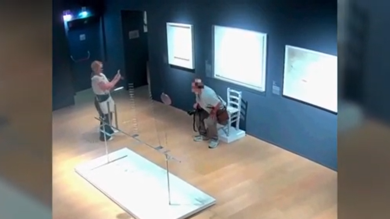 Verona, turisti danneggiano opera d'arte al museo di Palazzo Maffei di Verona