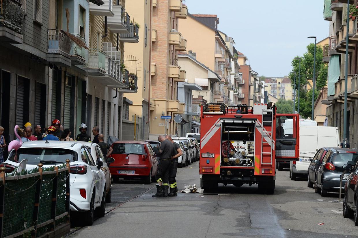 I vigili del fuoco sul luogo dell'incendio 