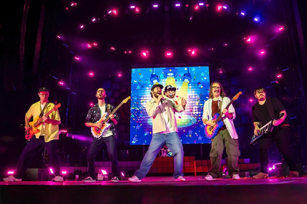 Lo show dei Pinguini (Tattici Nucleari), un vero spettacolo