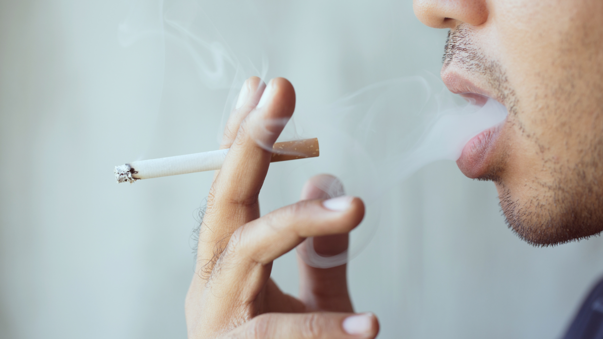 Tabacco, la UE alza le tasse: +139% sulle sigarette, a rischio l’export italiano
