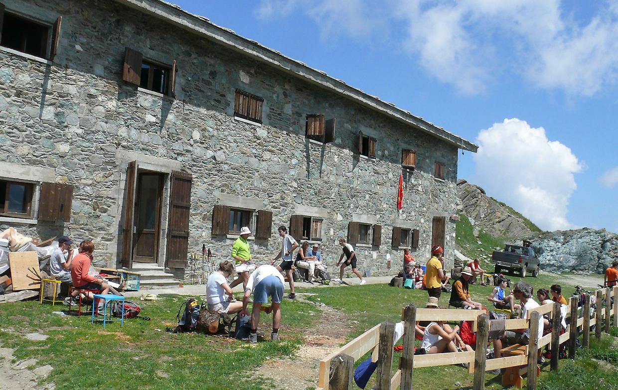 Il rifugio Barant: un nuovo inizio per gli amanti della montagna e delle due ruote