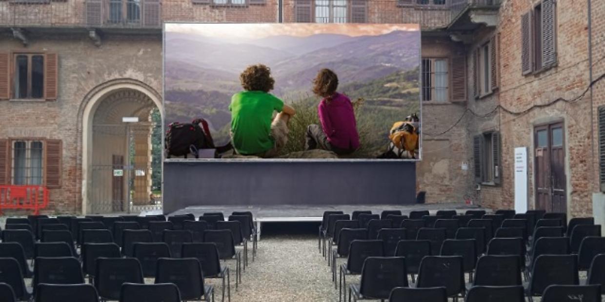 “Cinema in corte”: il grande schermo illumina l’estate di Chieri