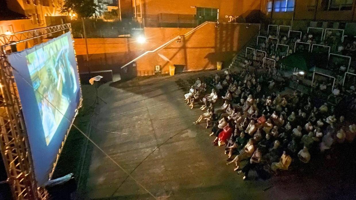 "Cinema all’aperto" a Bra: sotto le stelle, emozioni e grandi film d’autore