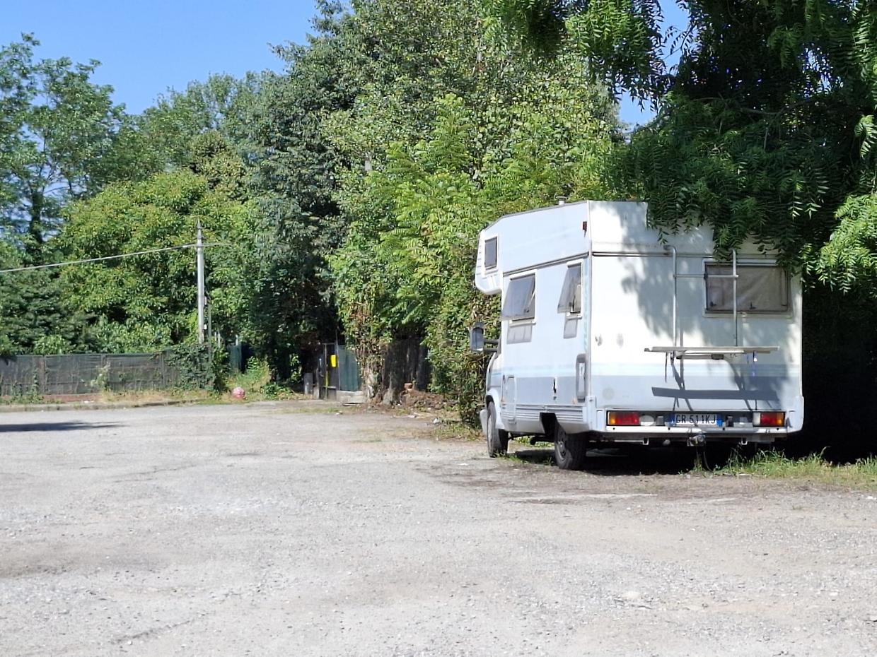 L’ex Cral Gtt chiuso e “assediato” dai nomadi