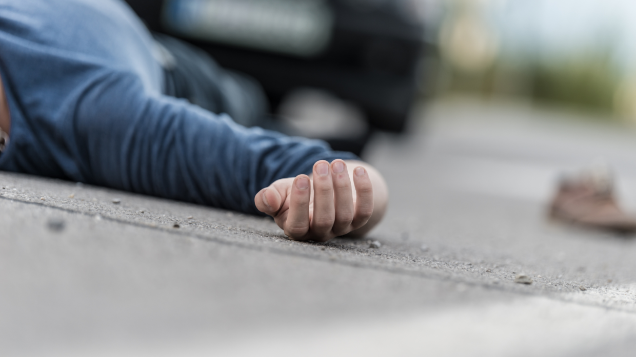 «Aiuto, mi ha investito!»: arrestato il truffatore in giacca e cravatta 