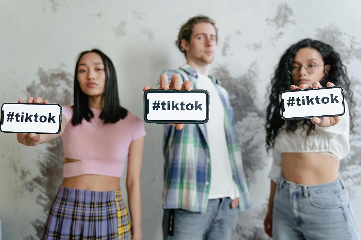 WorkTok: cercare lavoro su TikTok è davvero utile? Opportunità e trappole del social più amato dalla GenZ