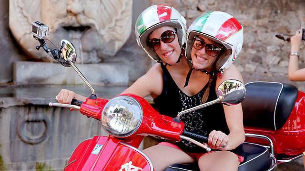 Due rette universitarie, ma un solo stipendio: la storia delle gemelle congiunte Abigail e Brittany Hensel