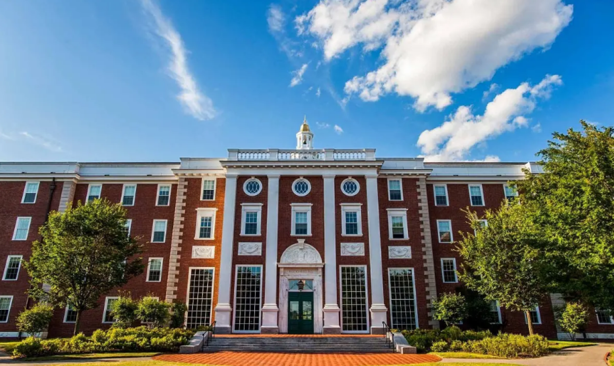 Harvard vince contro la Casa Bianca: confermato il diritto degli studenti internazionali