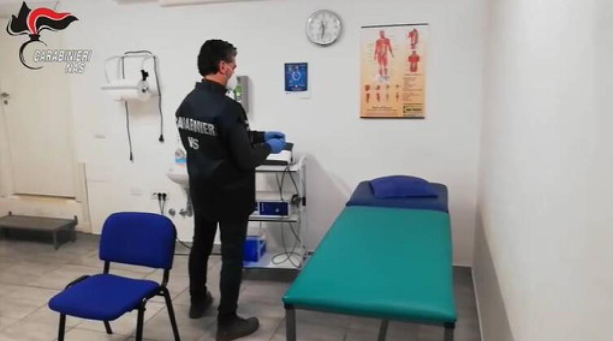 Trattamenti estetici con farmaci scaduti: medico denunciato nel Torinese