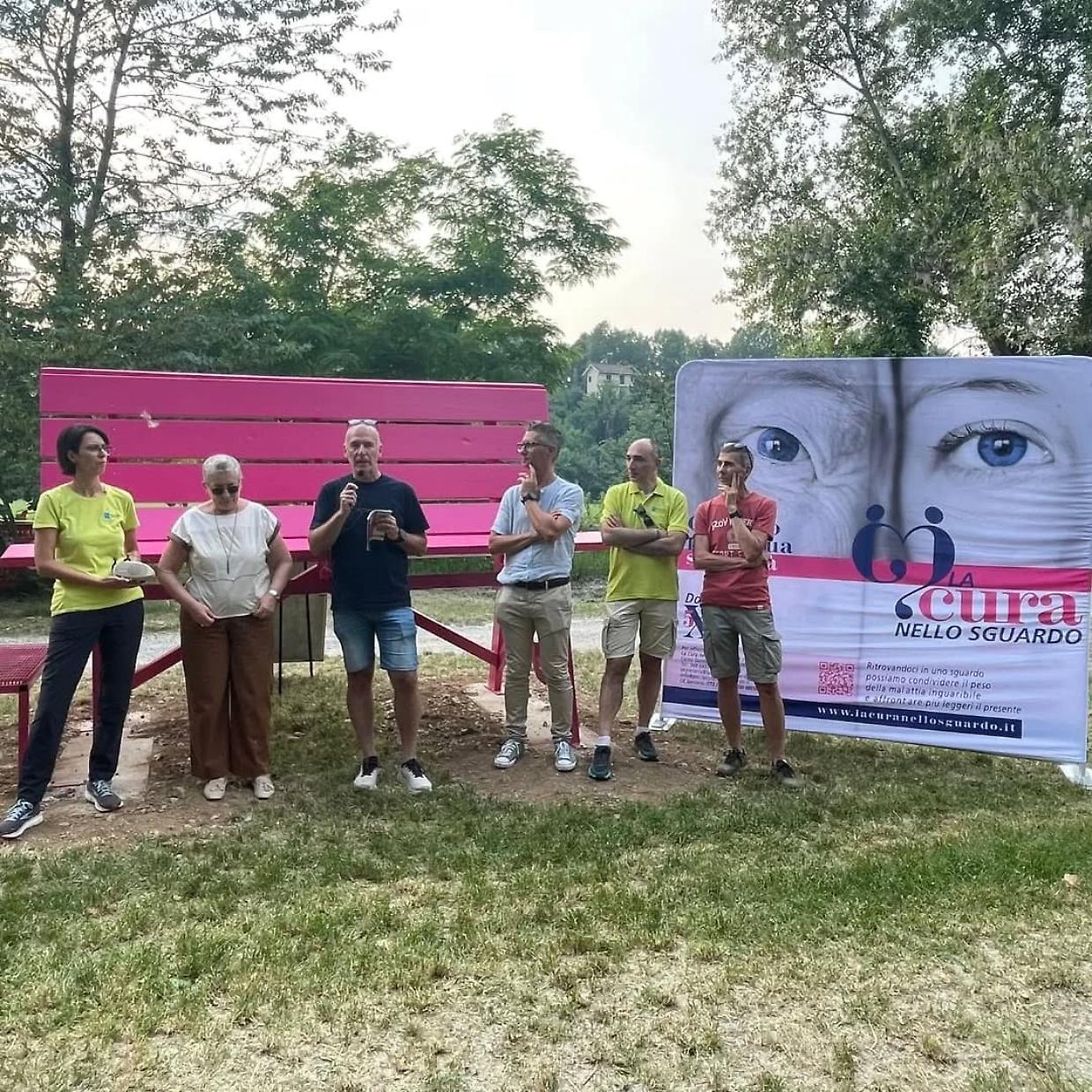 Inaugurata a Cuneo la terza Big Bench: un simbolo di speranza e solidarietà per le cure palliative