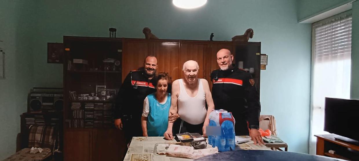 Torino, carabinieri consegnano la spesa a coppia di novantenni impossibilitati a uscire