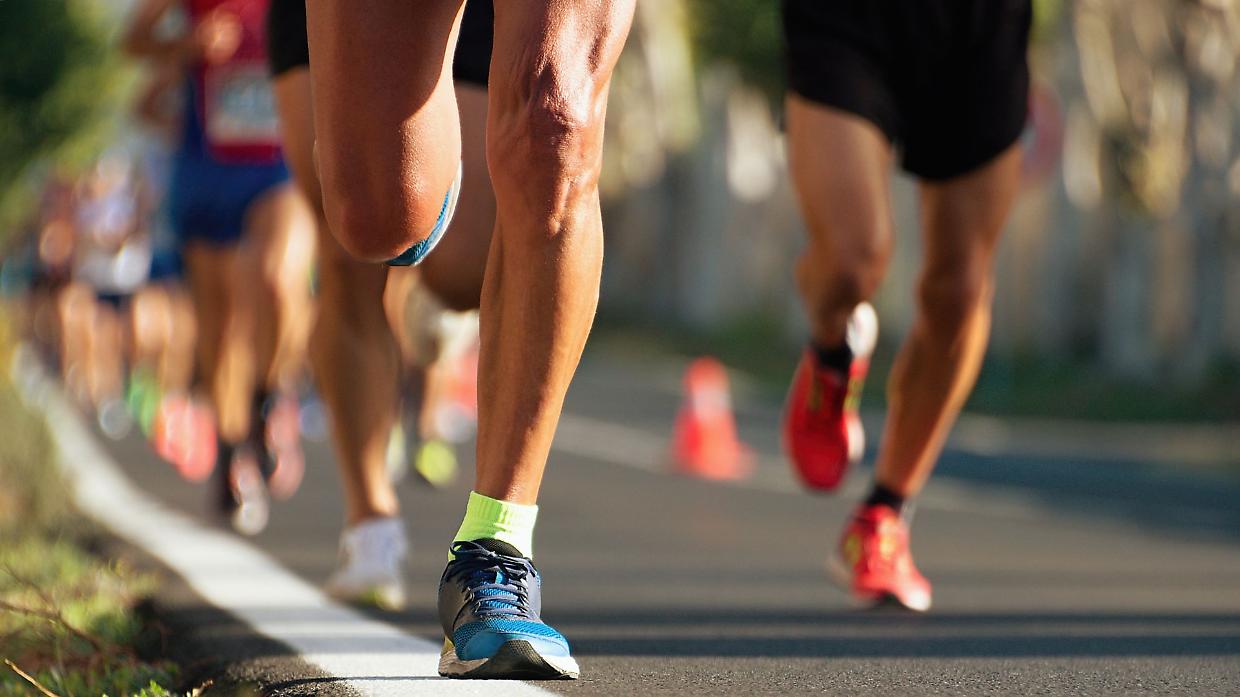 Tre colli in festa: a Bra la corsa solidale con cappellini da Babbo Natale