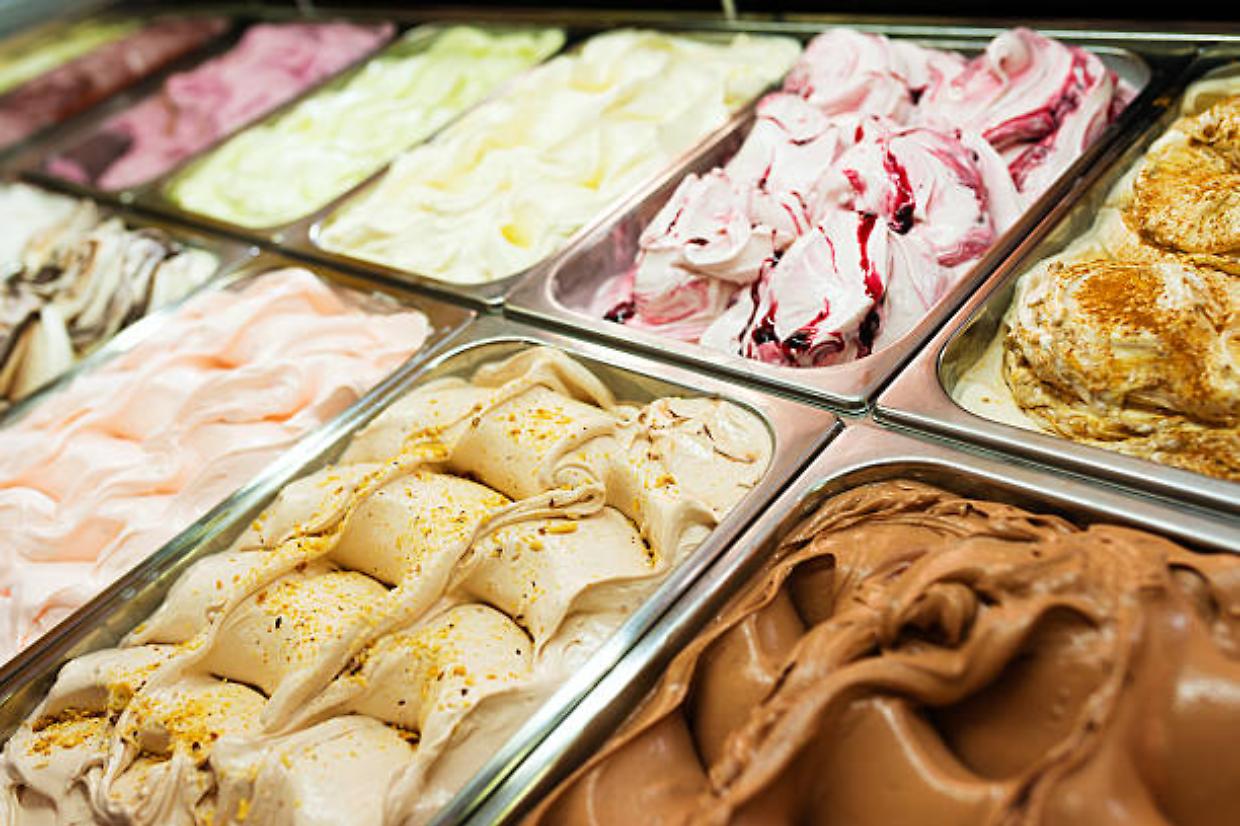 Gelati sempre più cari, porzioni sempre più piccole: il paradosso dell’estate italiana