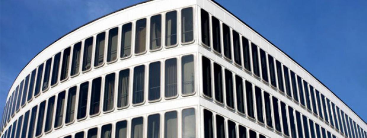 La Camera di commercio di Torino si illumina d’arancio contro la violenza di genere