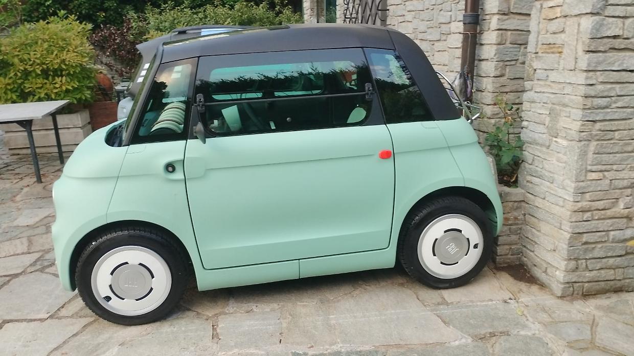 Topolino ferma da mesi, il ricambio non arriva: l'odissea della manutenzione della piccola citycar