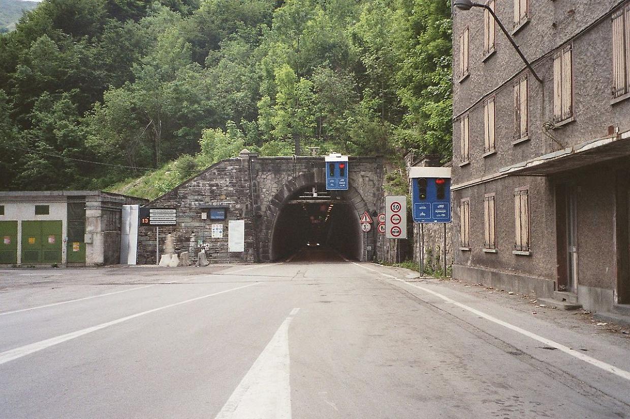 Tunnel di Tenda, orari pi&ugrave; lunghi per le feste: transito consentito fino alle 23