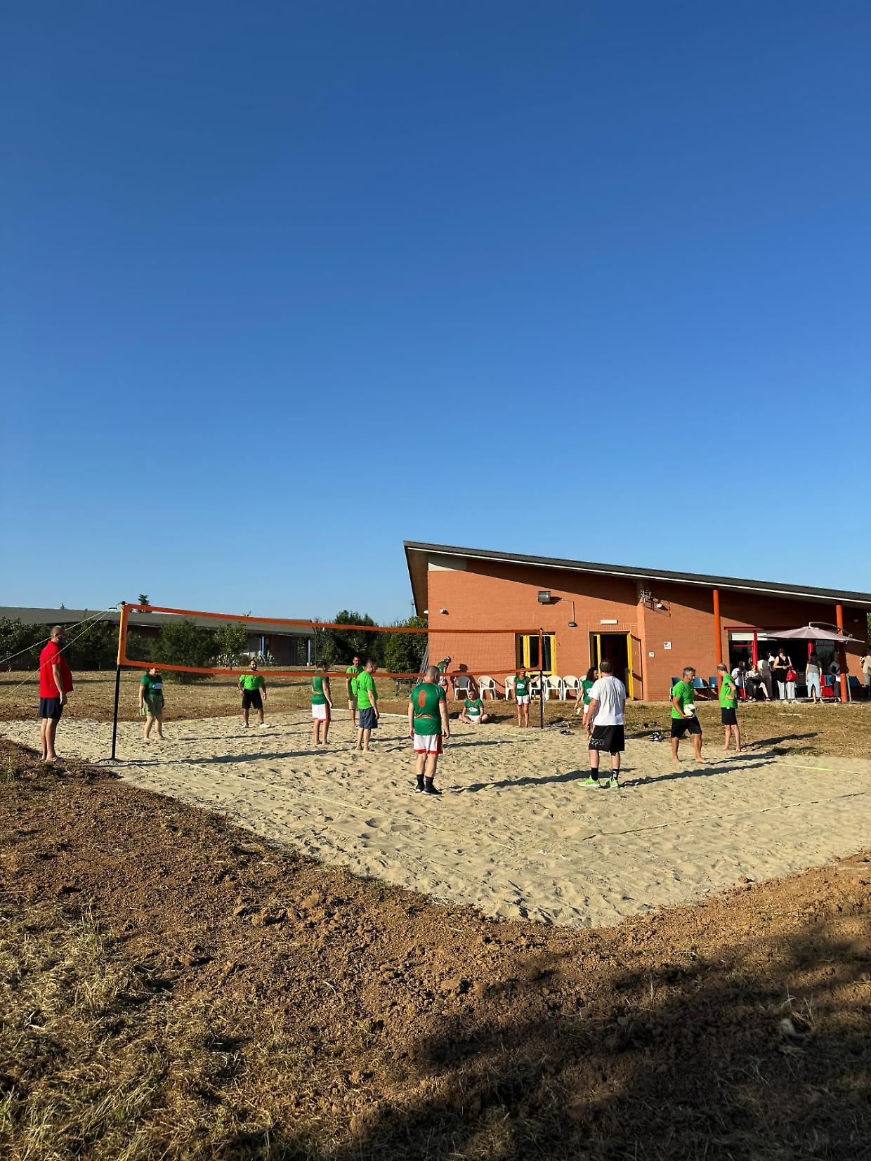 Inaugurazione del nuovo campo da beach volley e eventi culturali a Chieri: la salute mentale al centro della comunità