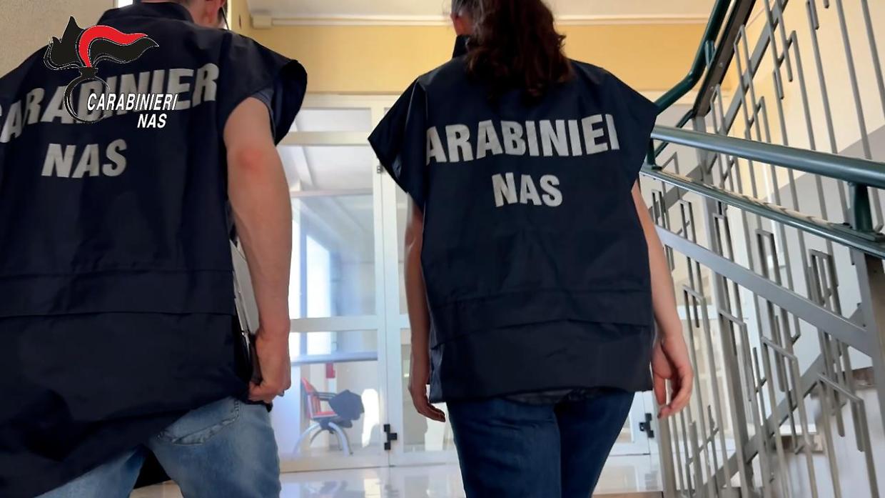 Torino, parrucchiera trasformata in centro medico abusivo: denunciate due donne