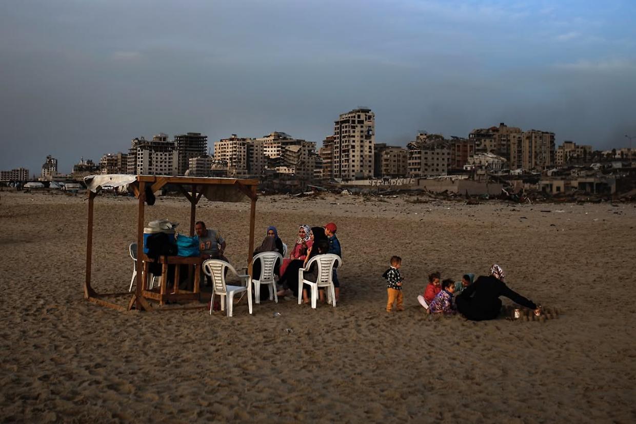 Strage a Gaza: 39 morti in un bombardamento israeliano su un internet café