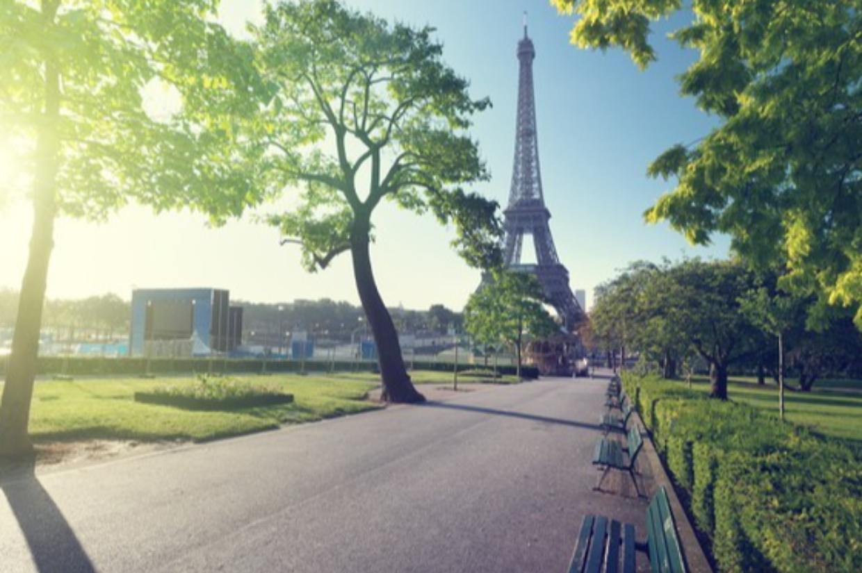 Allarme caldo in Francia, chiusa anche la Torre Eiffel, temperature che superano i 40 gradi