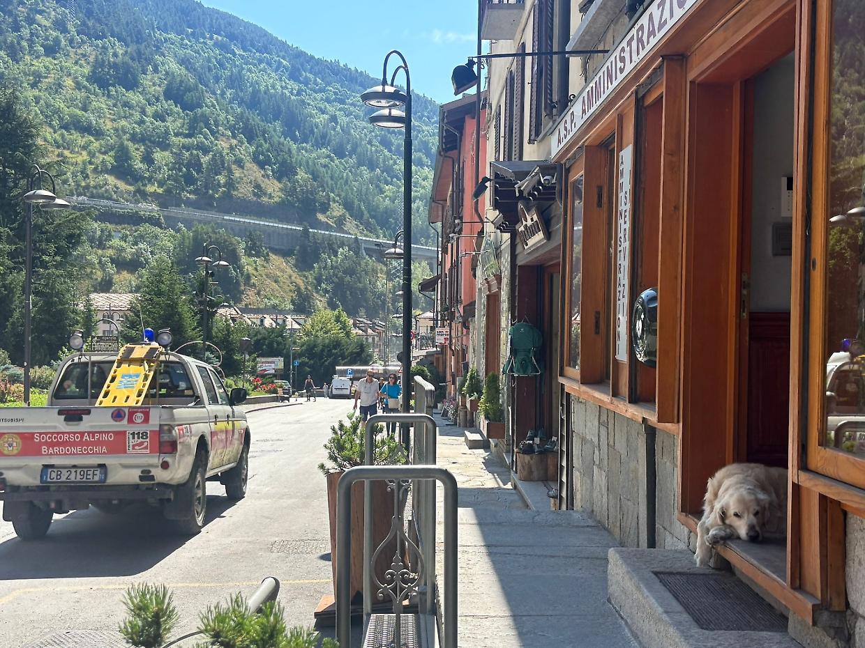 Bardonecchia, il giorno dopo: la città è pulita, la sindaca dichiara il lutto cittadino per Franco
