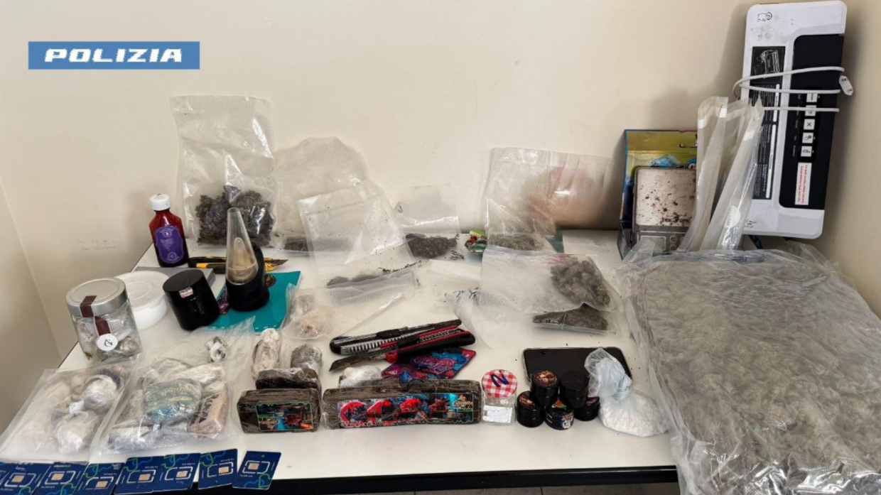 Torino, sequestrati oltre due chili di droga in casa: arrestato un trentenne