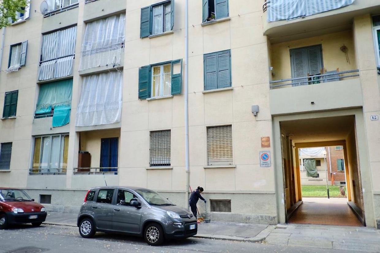 Torino, 26enne arrestato a Mirafiori dopo aver minacciato di darsi fuoco con il figlio di 4 anni