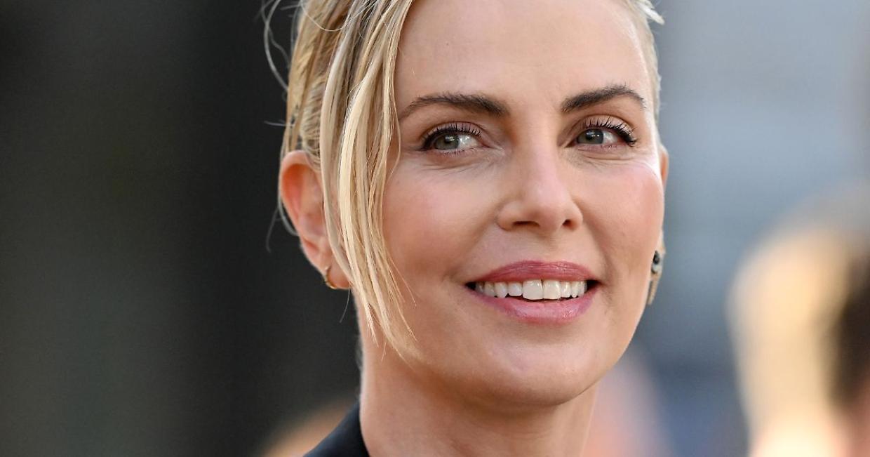 "Durante un'audizione, un regista in pigiama ha cercato di mettermi le mani addosso", la confessione shock di Charlize Theron