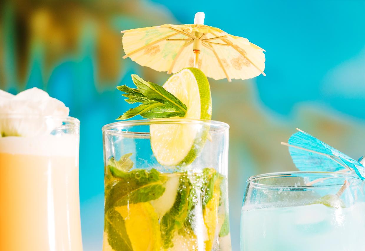 Aperitivo analcolico: ecco 10 bevande estive facili che anche i bambini possono preparare