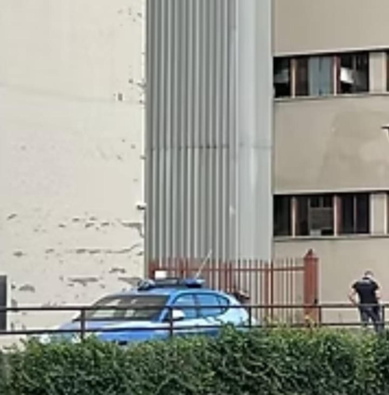 Cadavere in avanzato stato di decomposizione trovato in corso Giulio Cesare