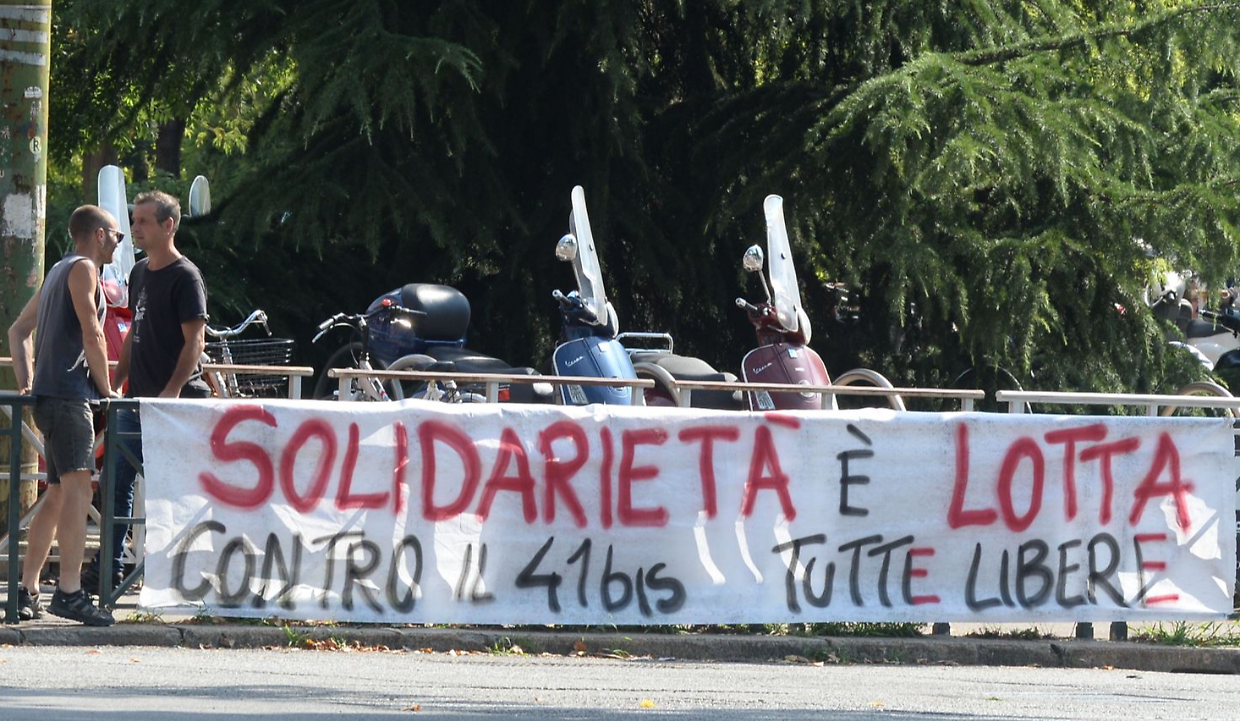 Il sit-in fuori dal Palagiustizia