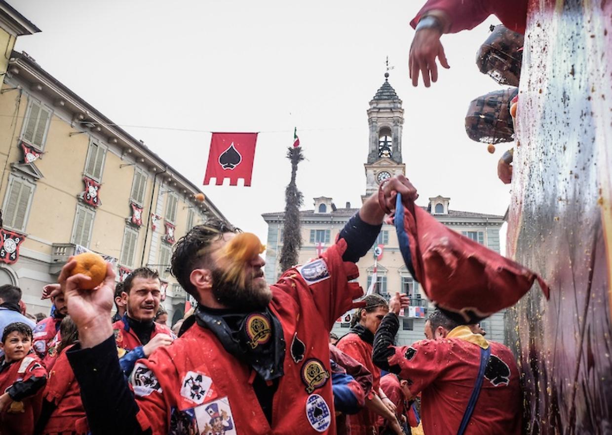 Storica riorganizzazione della Battaglia delle Arance: una nuova era di sicurezza e tradizione per il Carnevale di Ivrea