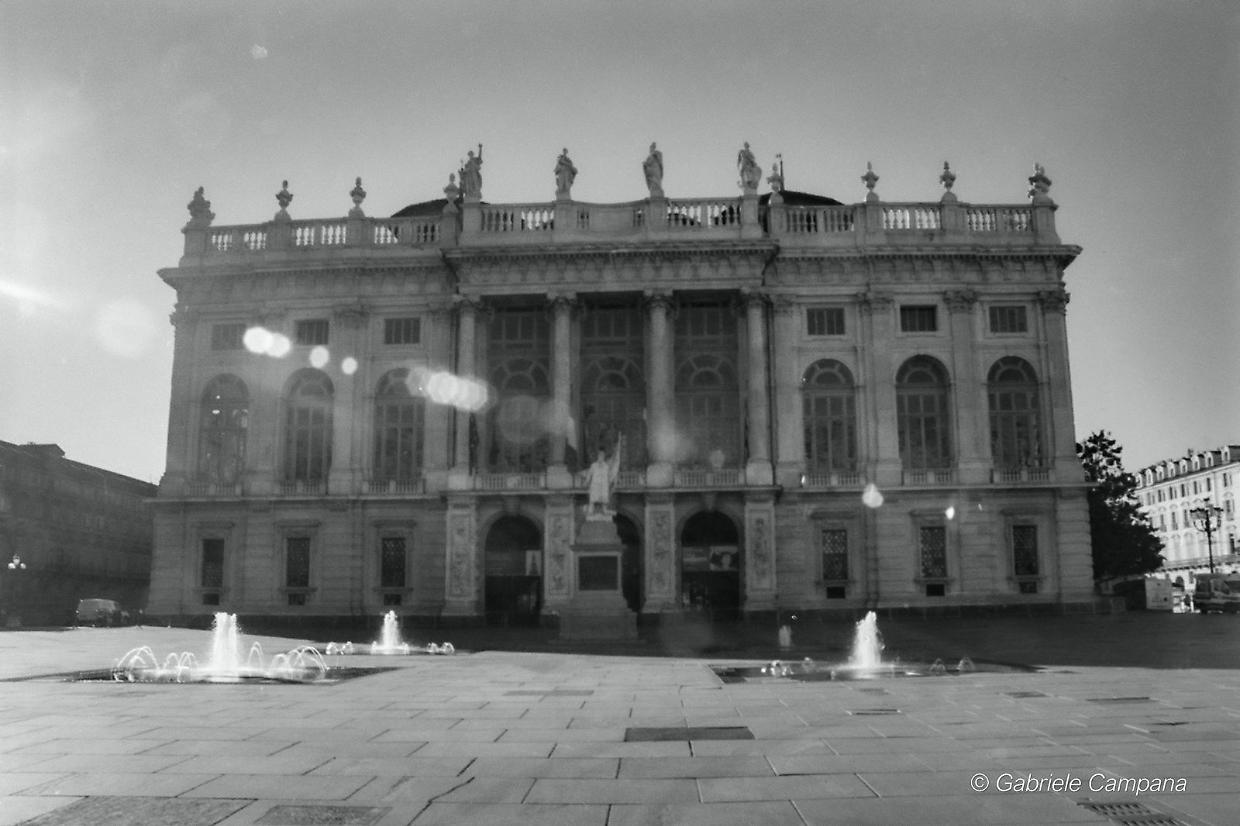 "Torino in bianco e nero" allo Spazio Campana: la città in mostra negli scatti di Gabriele Campana