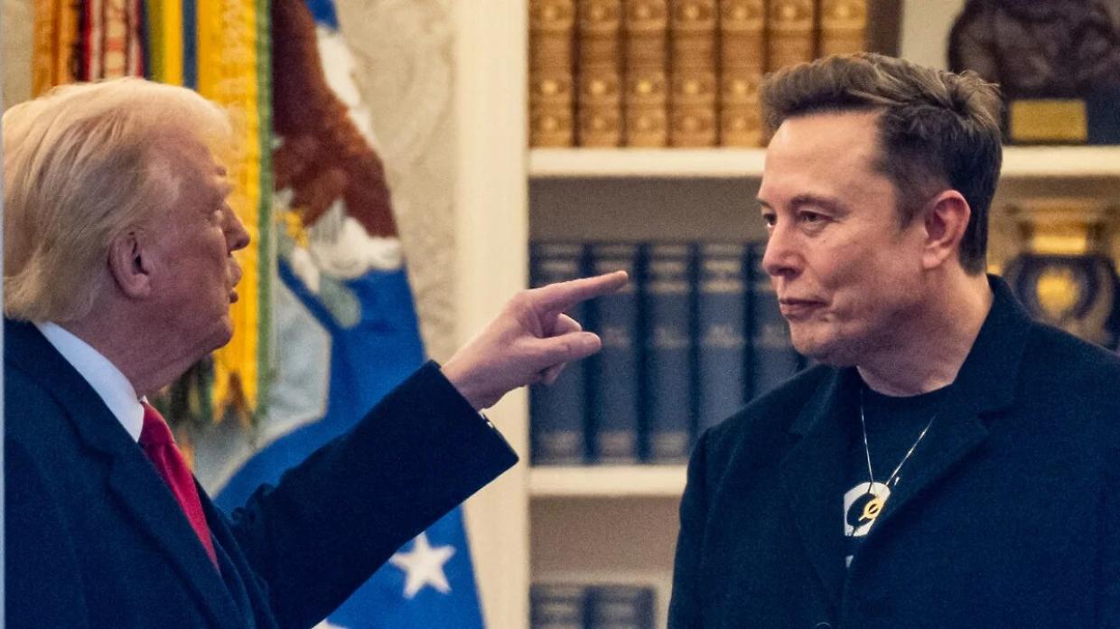 Trump ha firmato la “Big Beautiful Bill”, il piano per distruggere Musk e la mobilità elettrica