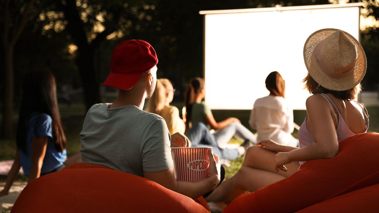 “E-State al Cinema”: a Cherasco il grande schermo racconta il Piemonte sotto le stelle