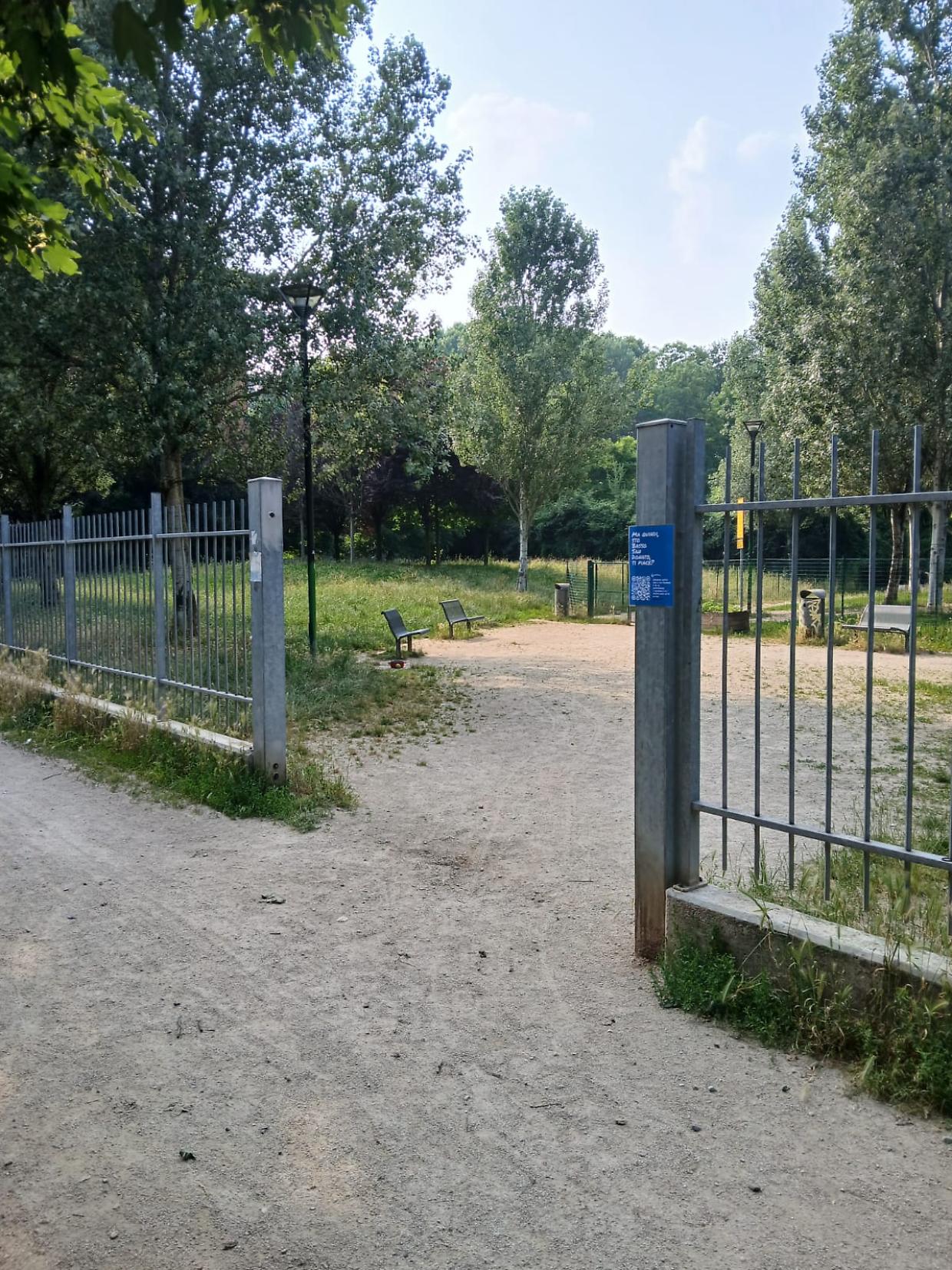 Via il cancello per colpa dei cani: o meglio dei loro padroni